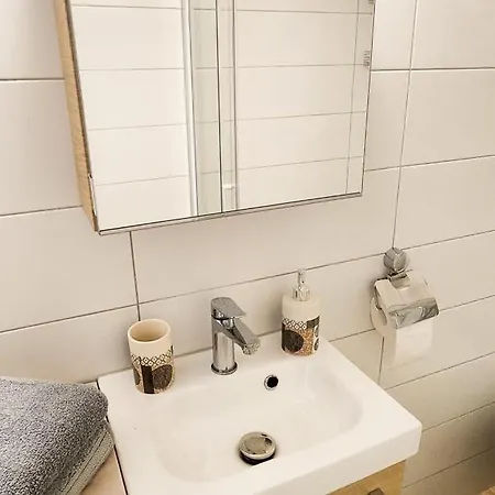Appartement Studio- Mont Boron, Piscine Sur La