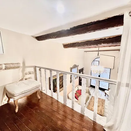 Riviera: Charming 4-room Beachside In Old Town 3*