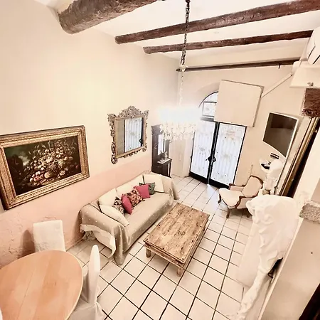 Riviera: Charming 4-room Beachside In Old Town 3* Nice