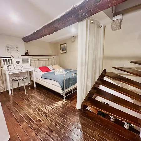Apartment Riviera: Charming 4-room Beachside In Old Town