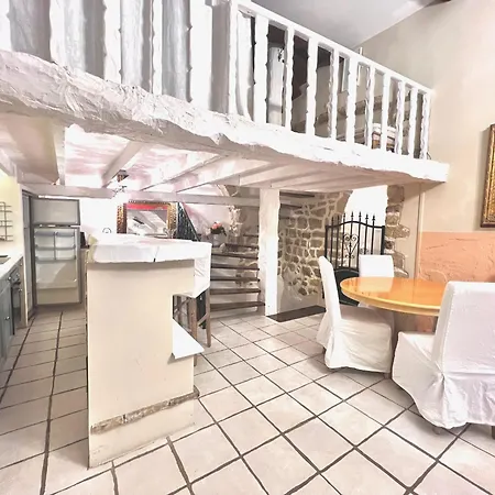 Riviera: Charming 4-room Beachside In Old Town 3*