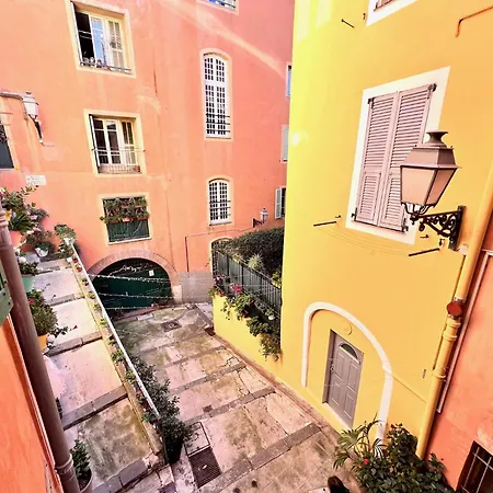 Riviera: Charming 4-room Beachside In Old Town Apartment 3*
