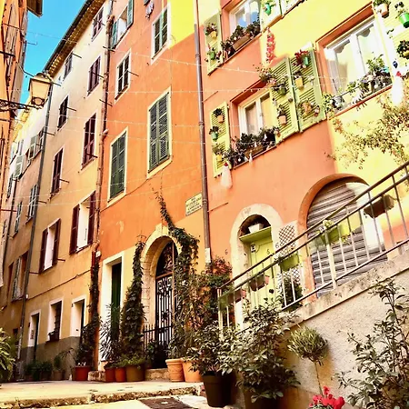 Riviera: Charming 4-room Beachside In Old Town 3*