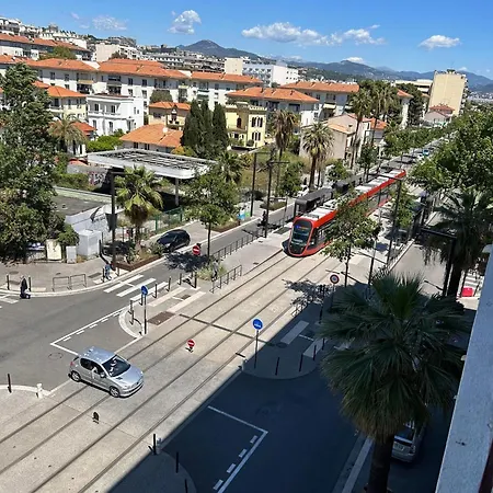 Promenade Des *