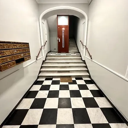 Apartment Luxurious Carre D'or Apt, Steps Away From The Sea Nice
