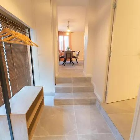 Apartment Avec 2 Jacuzzi Balneo, Parking
