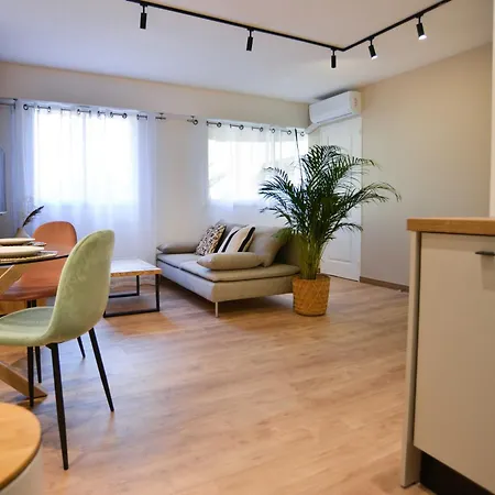 50 M & Tram Superbe Recent Apartment