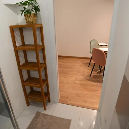 50 M & Tram Superbe Recent Apartment *