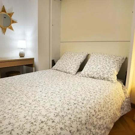 50 M & Tram Superbe Recent Apartment