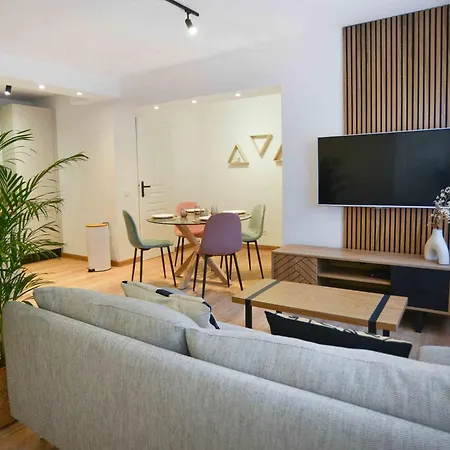 Apartment 50 M & Tram Superbe Recent
