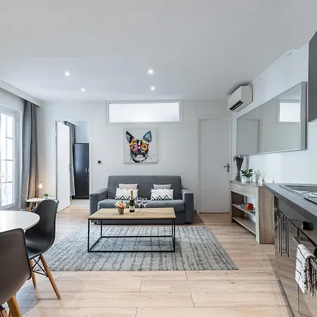 Ultra Central 1 Bdr - Massena Street Apartment