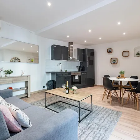 Ultra Central 1 Bdr - Massena Street * Nice