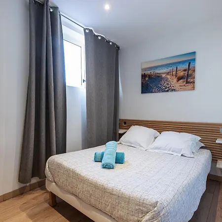 Ultra Central 1 Bdr - Massena Street *