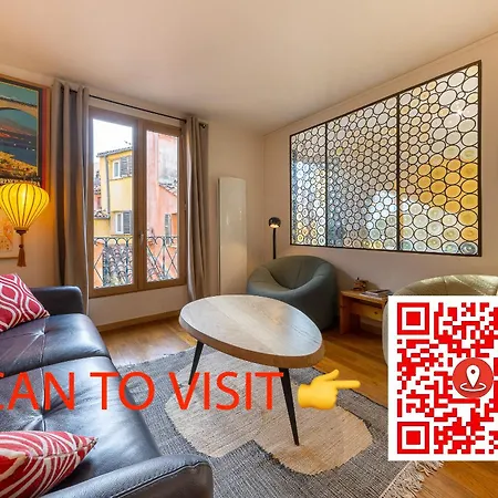 Spacious And Bright Flat Close To The : Heart Of Old Appartement