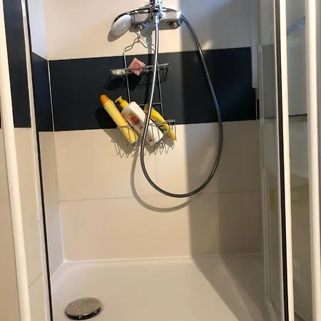 Appartement 2 Pces Dans Le Carre D Or A 290 M Des Plages