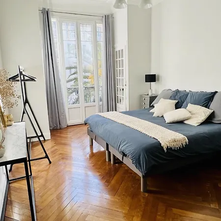 Luxueux 115m2, 3 Centre Avec Parking à 5 Min -climatisation Nice