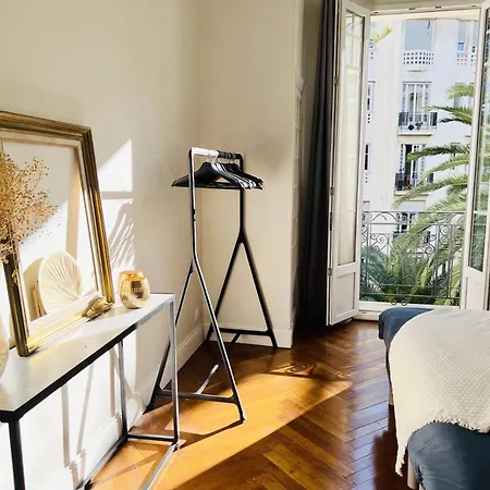 Luxueux 115m2, 3 Centre Avec Parking à 5 Min -climatisation Appartement