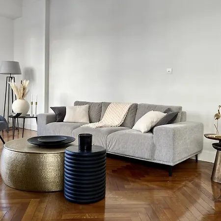 Luxueux 115m2, 3 Centre Avec Parking à 5 Min -climatisation Appartement