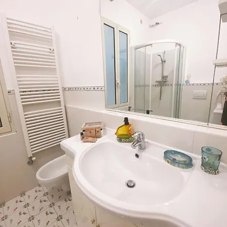 Apartment Beautiful Renovated ,next To The ! Air-c, Free Parking! Nice