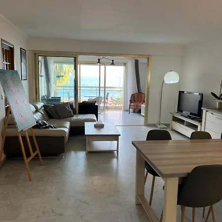 Appartement Beachfront And Sea View Entire 2 Crossing With Parking 4 Beds Two Double Bed And 2 Single Bed With 2 Sea View Balconies In Promenade Des Anglais Street 2 Bathroom 3 Wc With 40 Meters From The Beach With Perfect Air Conditioner Cooler
