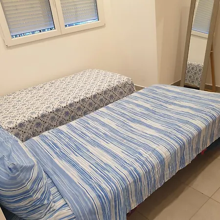 Appartement Renove 2023 Proche Aeroport 5min, Gare Sncf 2 Min, Tramway Au Pied De L'immeuble , Parking Possible, Renovated 2023 Near The Airport 5 Min, Train Station 2 Min, Tram Next To The Building 1 Min, Parking Possible Nice