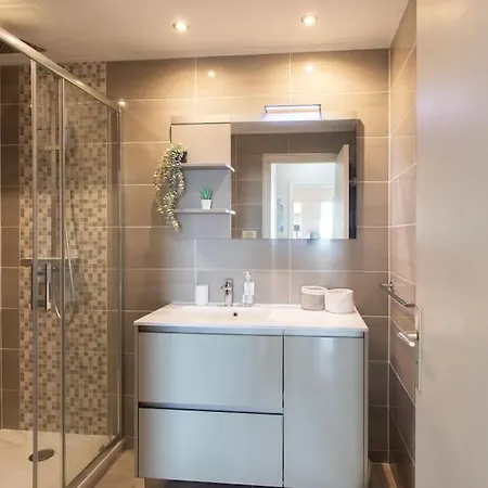 L11 Staywizus - Claire Fontaine Sea View 2 Bdr Ac Parking Swimming Pool Apartment *