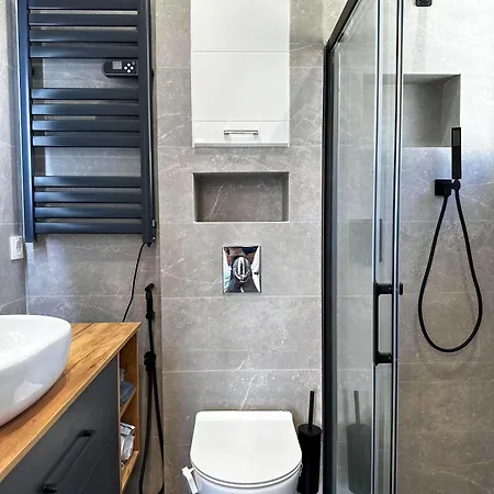 Liberation - Luxury & Design Apartment, 2 Private With 2 Private Bathroom For 2 Or Max 6 Person, Renovated, Modern, Ac, Wi-fi, Balcony, Calm, Tram Nice