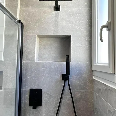 Liberation - Luxury & Design Apartment, 2 Private With 2 Private Bathroom For 2 Or Max 6 Person, Renovated, Modern, Ac, Wi-fi, Balcony, Calm, Tram Homestay Nice