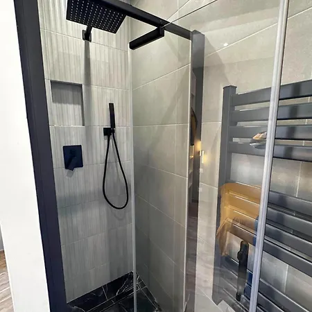 Homestay Liberation - Luxury & Design Apartment, 2 Private With 2 Private Bathroom For 2 Or Max 6 Person, Renovated, Modern, Ac, Wi-fi, Balcony, Calm, Tram Nice