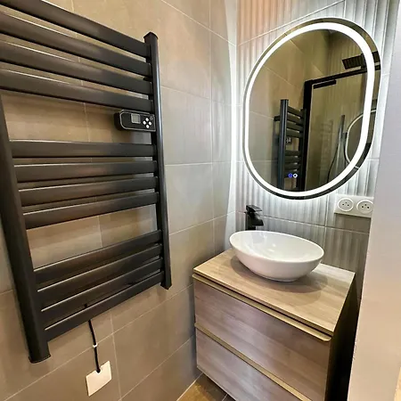Homestay Liberation - Luxury & Design Apartment, 2 Private With 2 Private Bathroom For 2 Or Max 6 Person, Renovated, Modern, Ac, Wi-fi, Balcony, Calm, Tram Nice