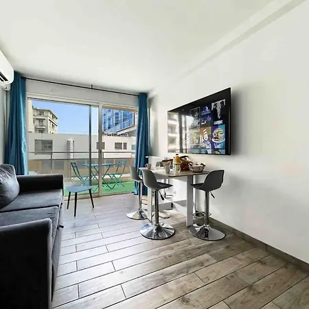 Appartement 1 Min To Bedroom Flat With 2 Ac And Parking In Summer