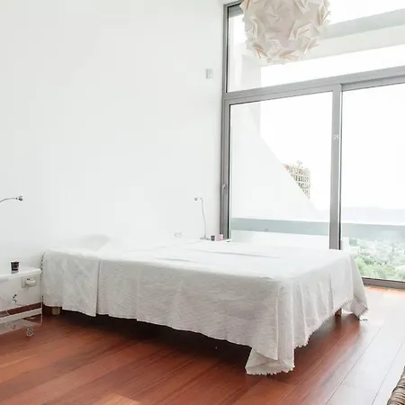 Maison Contemporaine, Au Calme A *
