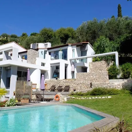Maison Contemporaine, Au Calme A *
