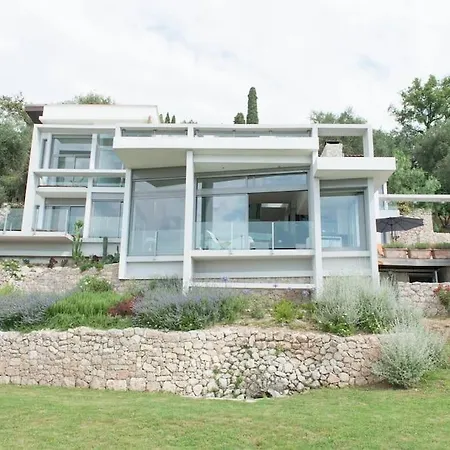 Maison Contemporaine, Au Calme A