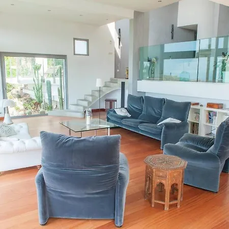 Maison Contemporaine, Au Calme A