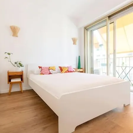 1br Design Balcony Center Tram & 10mins Apartment