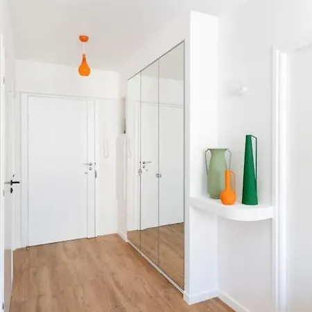 1br Design Balcony Center Tram & 10mins Apartment *