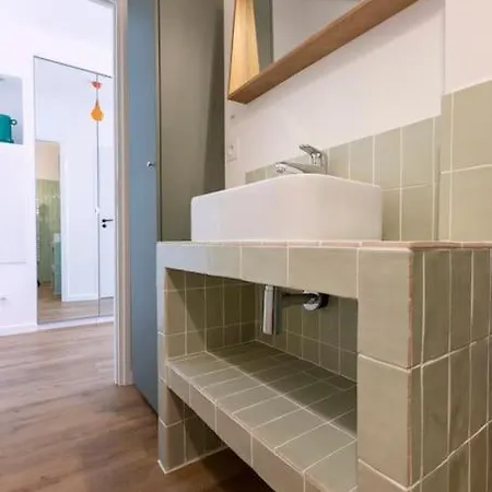 Apartment 1br Design Balcony Center Tram & 10mins *