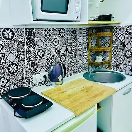 Ac & Balcony Apartment *