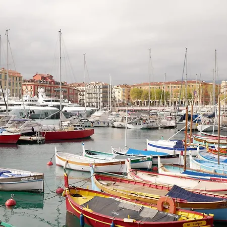 Lovely - Port De