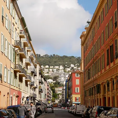 Lovely - Port De