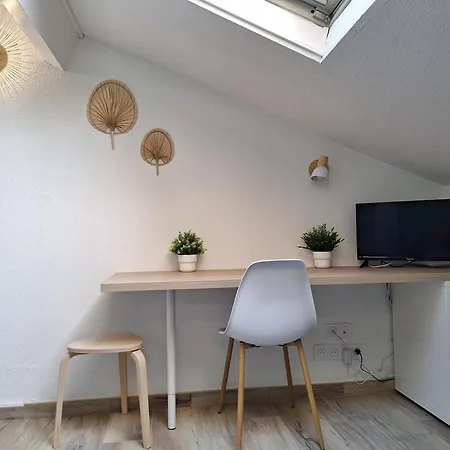 Apartment Studio Cosy, Calme Et Lumineux, Au Pied Du Tramway Et A 50 M De La Mer Nice