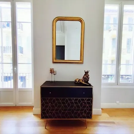 Center, Chic For 2-4, Balcony, Ac Apartment Nice
