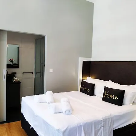 Center, Chic For 2-4, Balcony, Ac * Nice