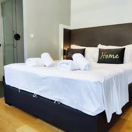 Apartment Center, Chic For 2-4, Balcony, Ac