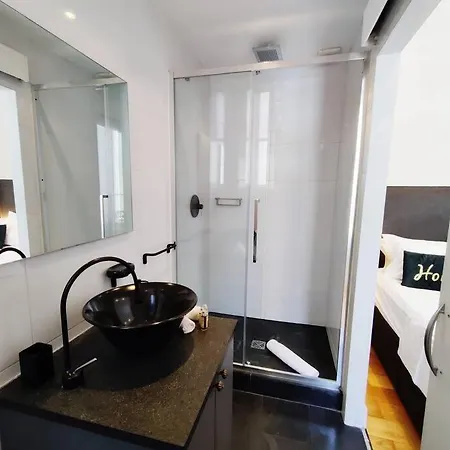Center, Chic For 2-4, Balcony, Ac Apartment *