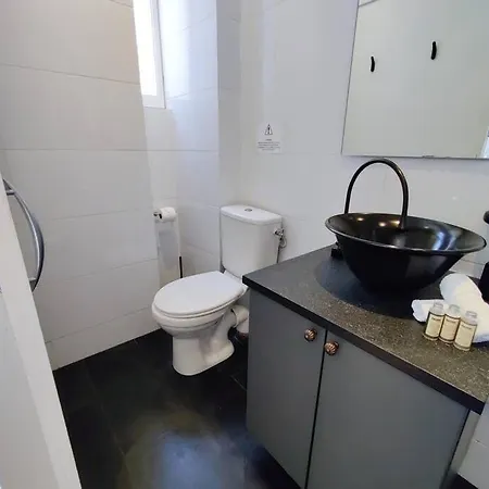 Center, Chic For 2-4, Balcony, Ac Nice