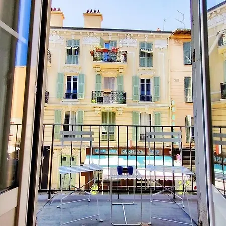 Apartment Center, Chic For 2-4, Balcony, Ac Nice