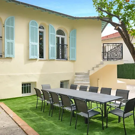 Villa Des Pergolas -6 Bdrs - 5 Bathrs -parking -jardin -jacuzzi -tramstation , 10 Min Nice