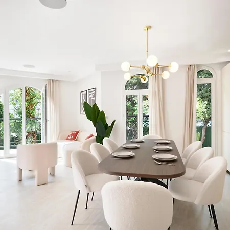 Des Pergolas -6 Bdrs - 5 Bathrs -parking -jardin -jacuzzi -tramstation , 10 Min Villa *